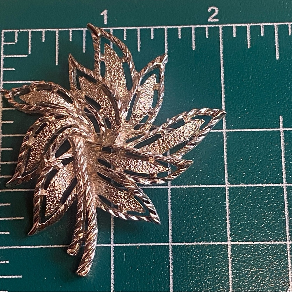 Sarah Coventry Silver Tone Leafy Brooch - Picture 7 of 8
